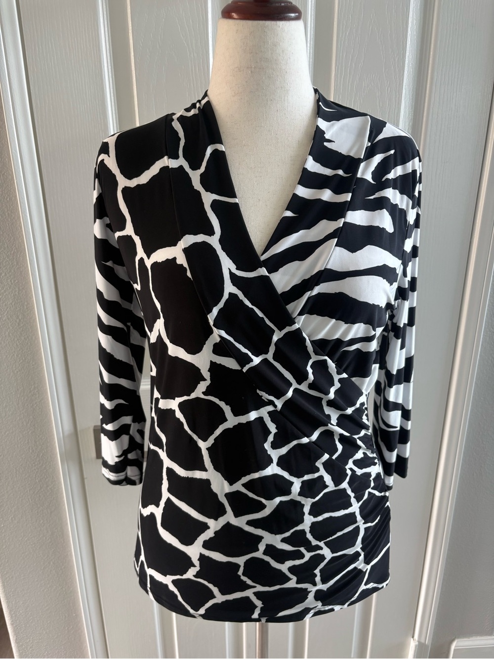 VENUS | Zebra/Giraffe Black & White Wrap Blouse | Sz L | Great for travel